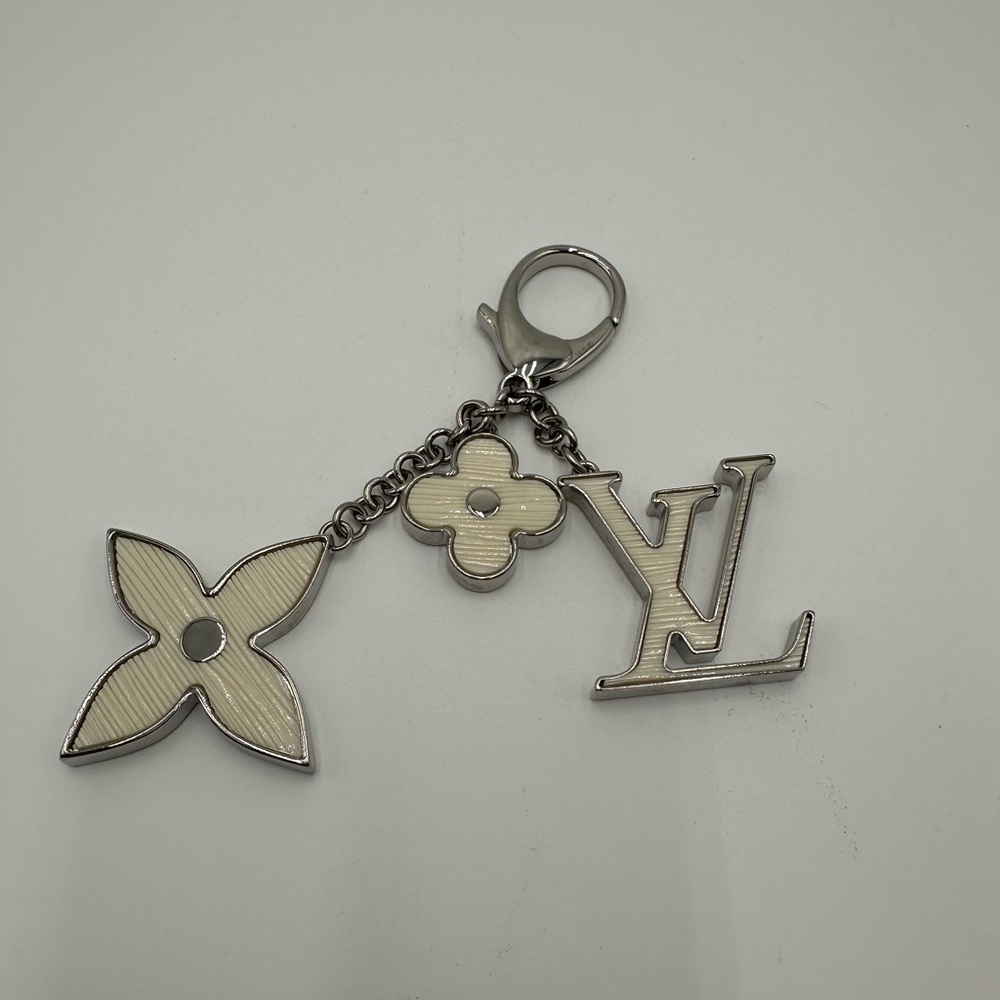 Louis Vuitton Silver and Cream Key & Card Holder